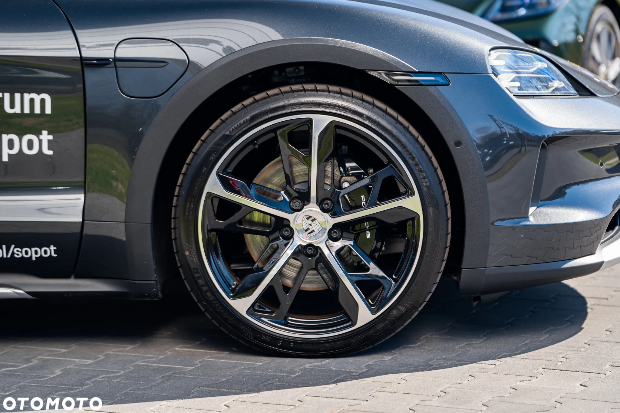 Porsche Taycan - 26