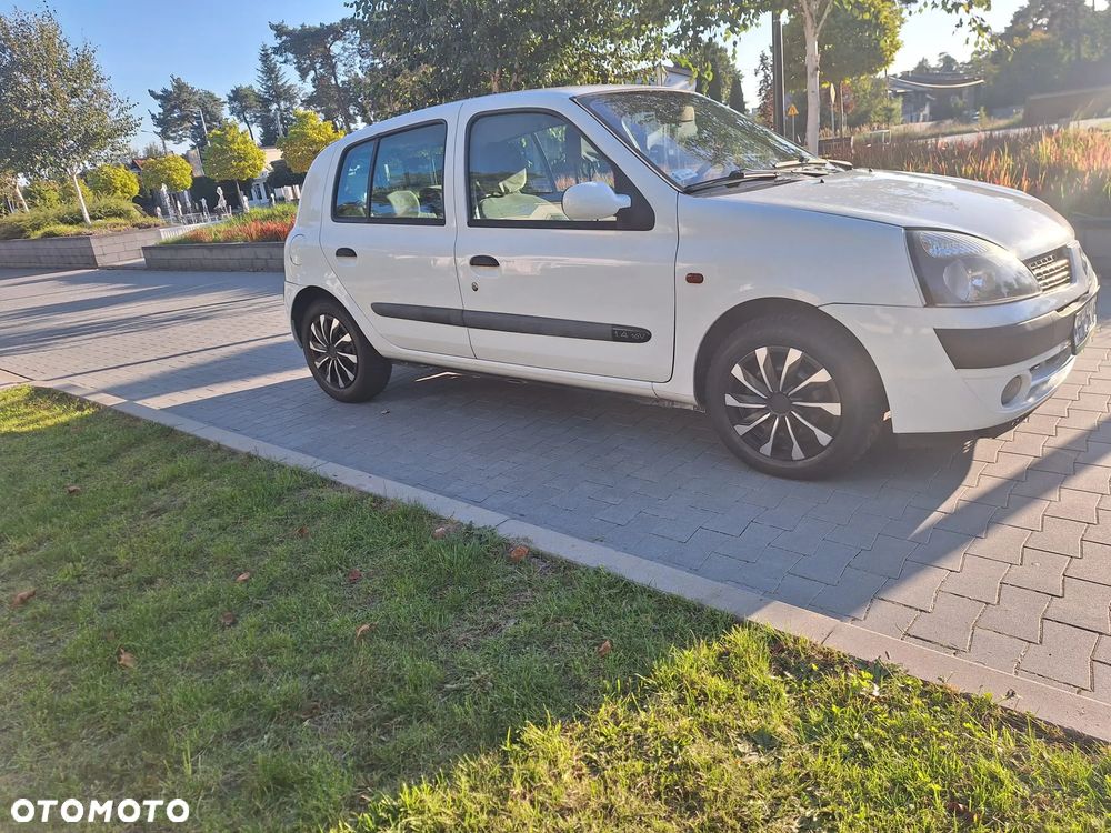 Renault Clio 1.4 16V Privilege - 6