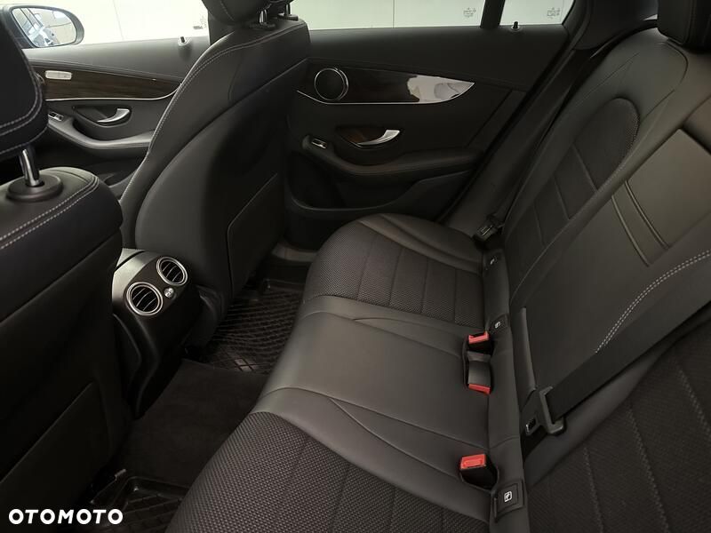 Mercedes-Benz GLC - 21