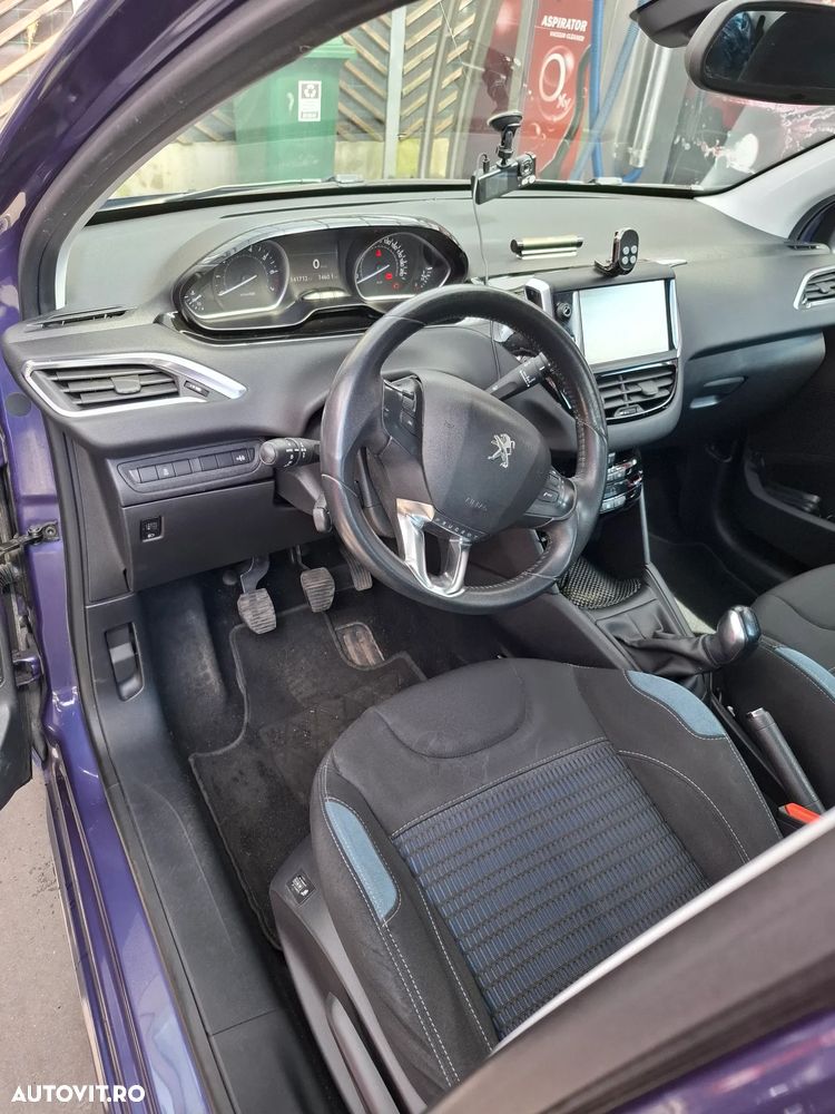 Peugeot 208 120 VTI Allure - 9