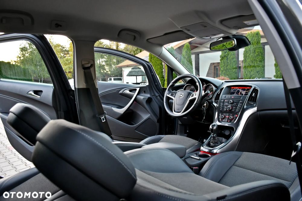 Opel Astra IV 1.4 T Cosmo - 23