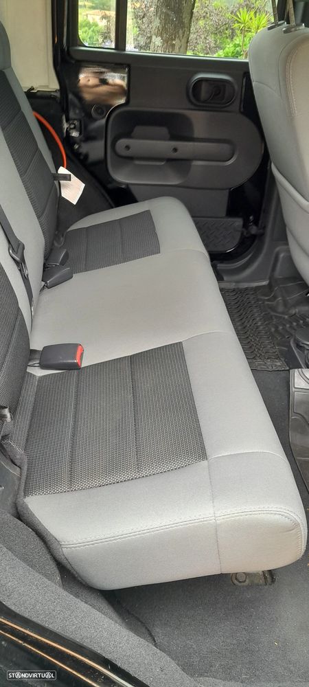 Jeep Wrangler Unlimited 2.8 CRD ATX Sahara - 11