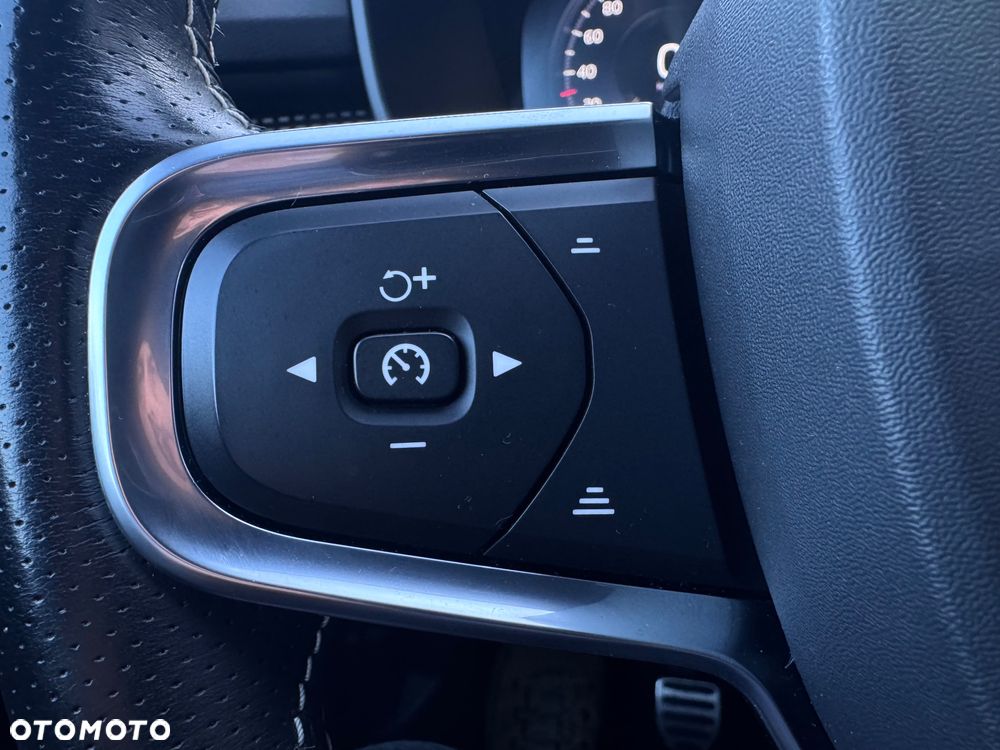 Volvo XC 40 D3 SCR R-Design - 40