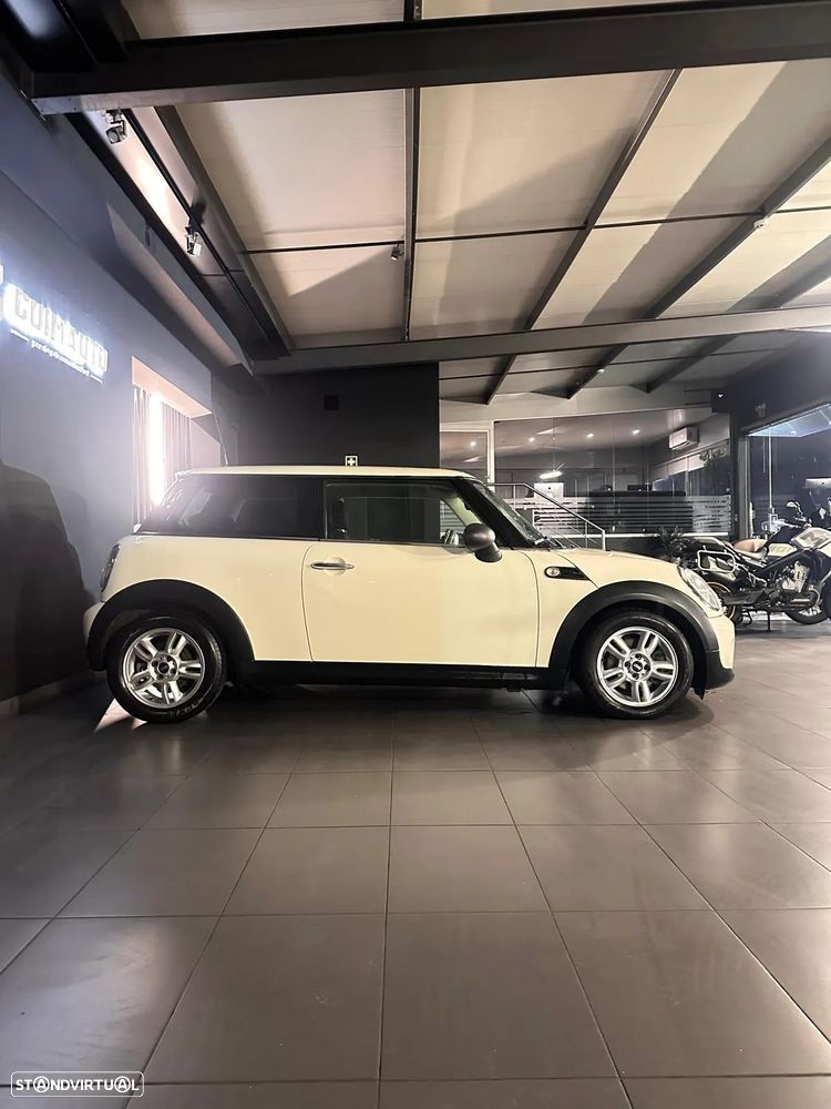 MINI 3 Portas One D - 13