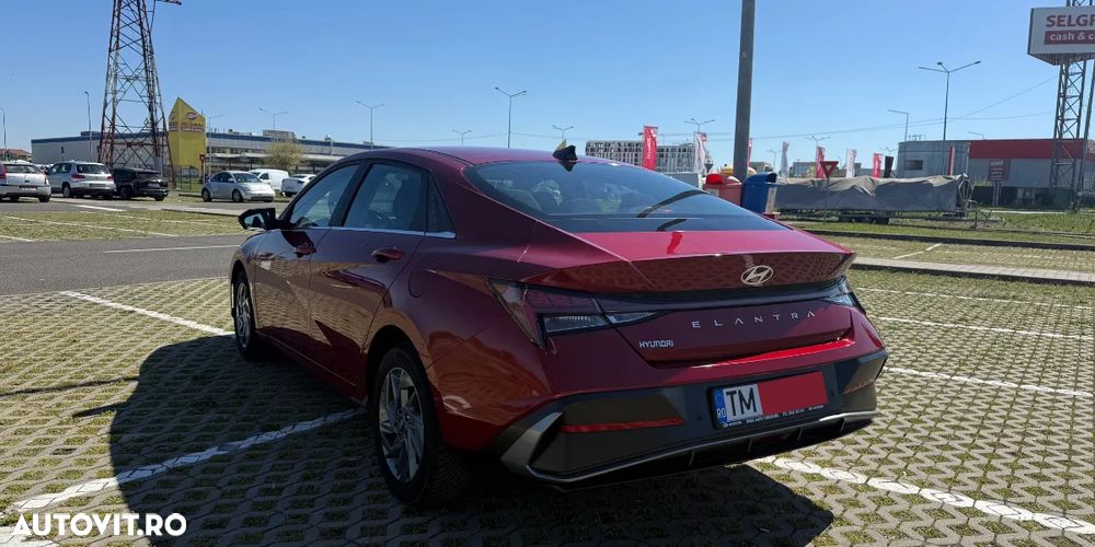 Hyundai Elantra 1.6 l 123 CP 6MT Highway - 4