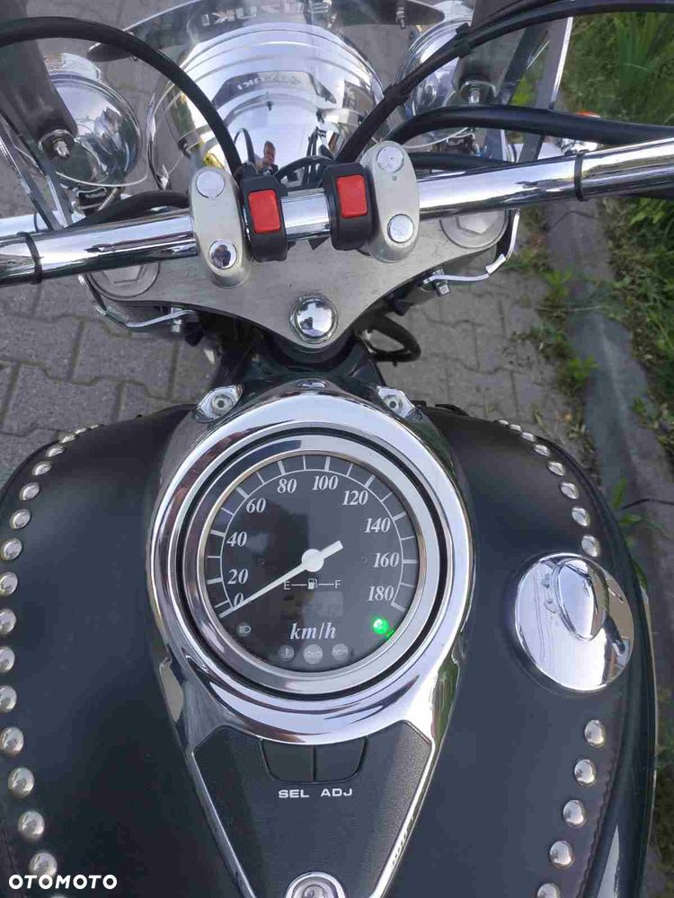Suzuki VL 800 Volusia - 4