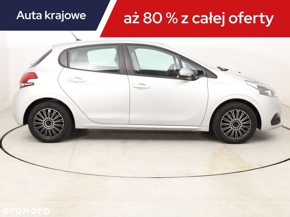 Peugeot 208 - 8