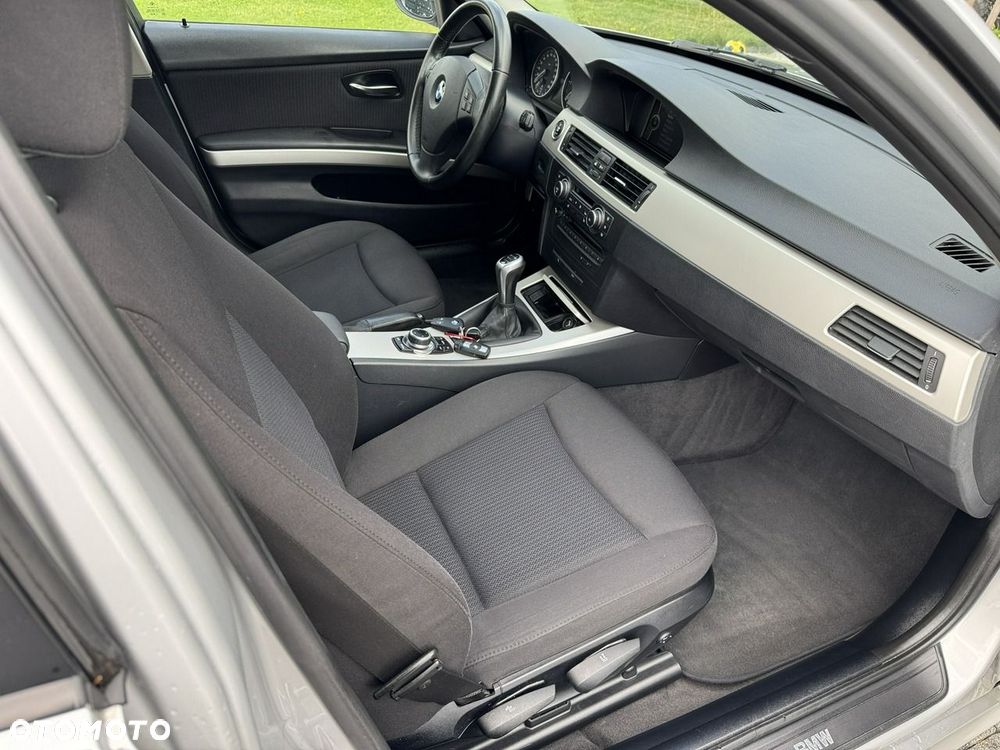 BMW Seria 3 318d - 26