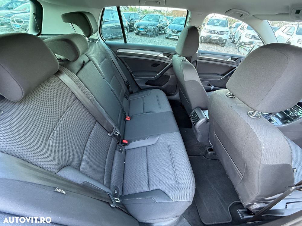 Volkswagen e-Golf - 21