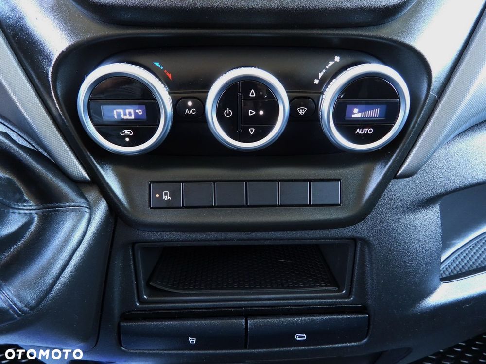Iveco DAILY 35S18 KONTENER WINDA 8 PALET TEMPOMAT NAWIGACJA LEDY AUTOMAT HI-MATIC KLIMATYZACJA  180KM - 39