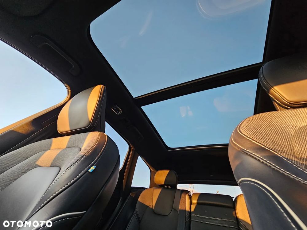 Volvo XC 60 T6 Plug-In Hybrid AWD R-Design - 32