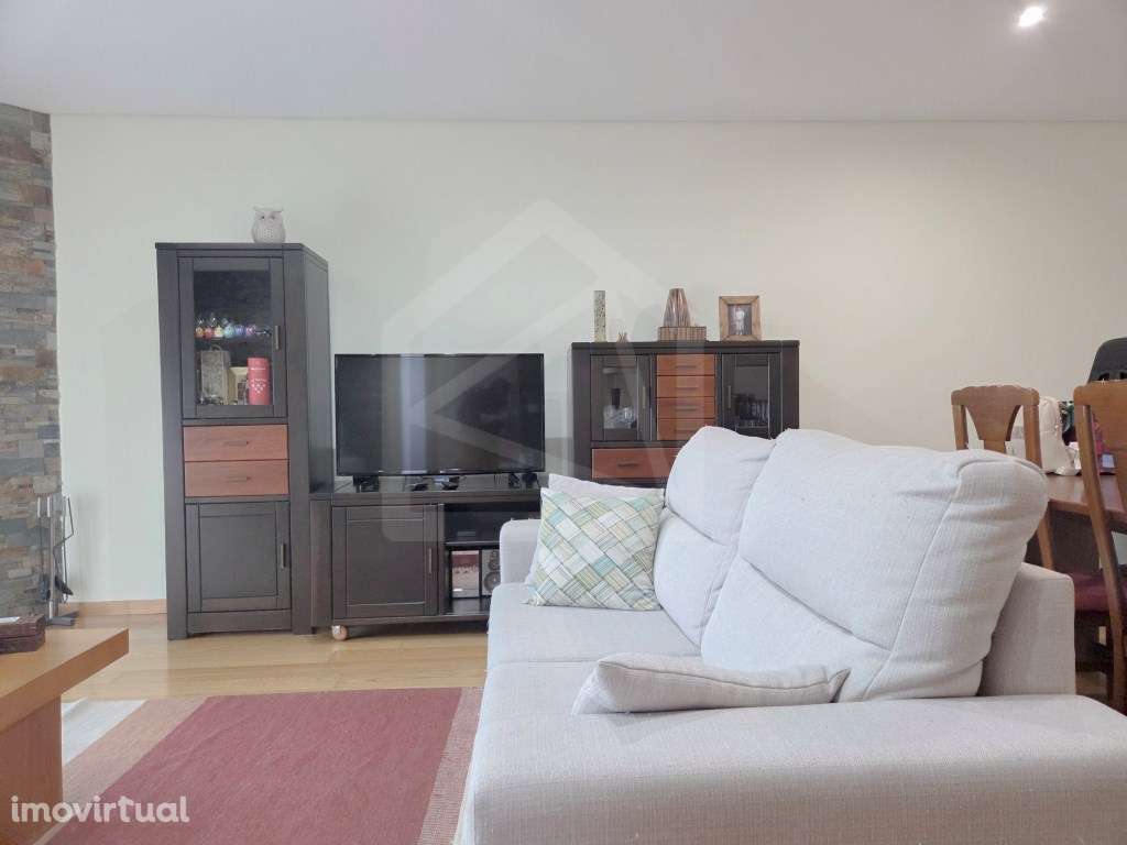 Moradia T4 em banda em Oliveira de Azeméis - Grande imagem: 4/47