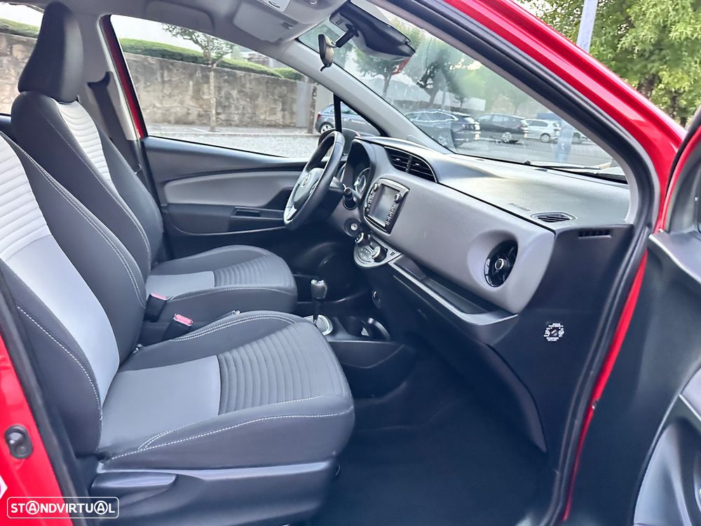 Toyota Yaris 1.5 HSD Active - 41