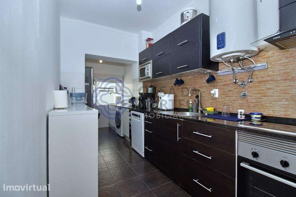 Excelente T2 Mobilado para Arrendamento em Almada - Grande imagem: 3/14
