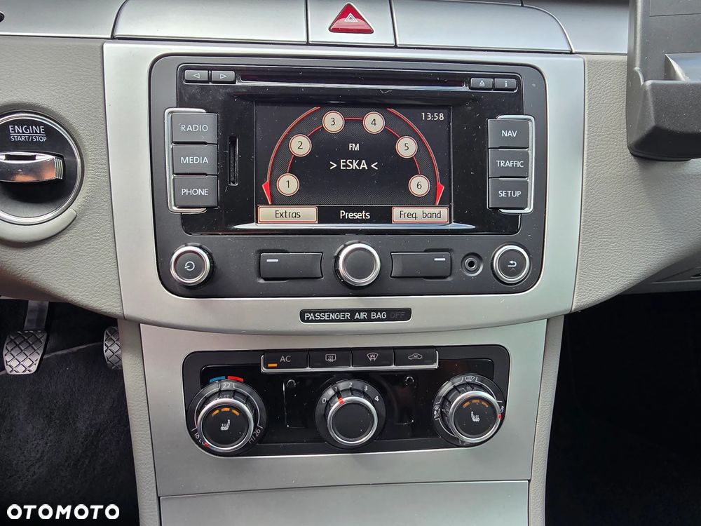 Volkswagen Passat 2.0 TDI DPF BlueMotion Technology Sportline - 34