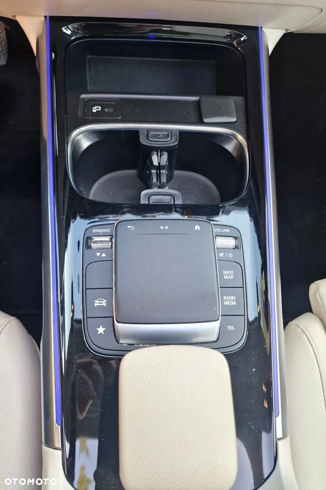 Mercedes-Benz GLB 250 4Matic 8G-DCT Progressive - 11