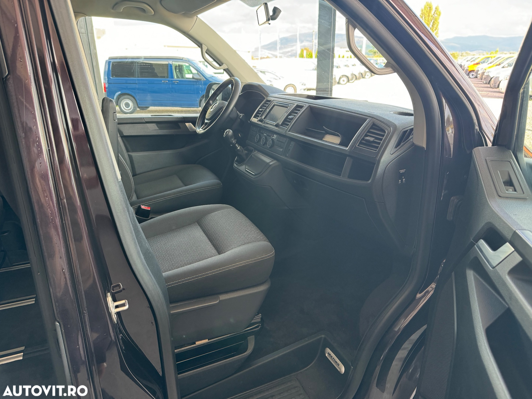 Volkswagen Multivan - 12