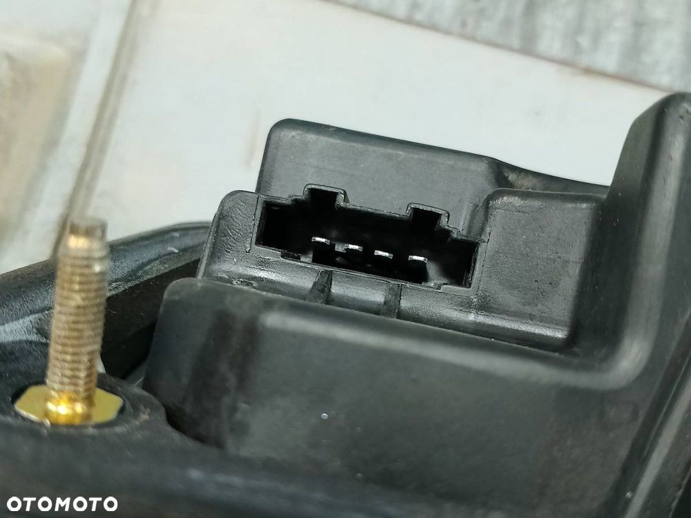 LAMPA TYLNA PRAWA FORD GALAXY 964464 - 4