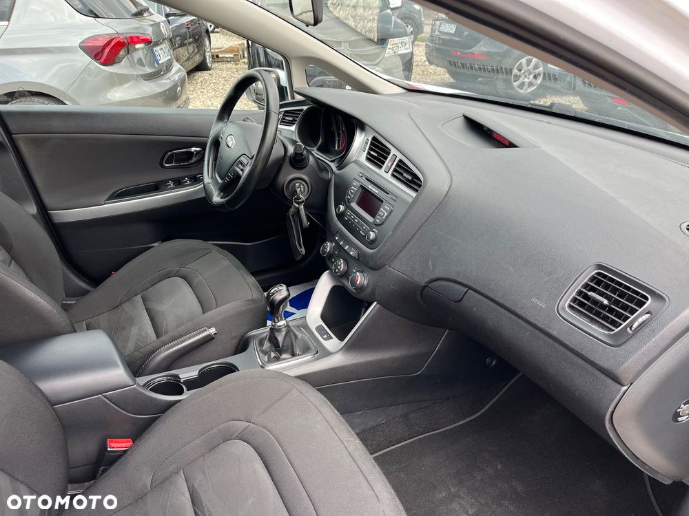Kia Ceed 1.6 GDI Edition 7 - 10
