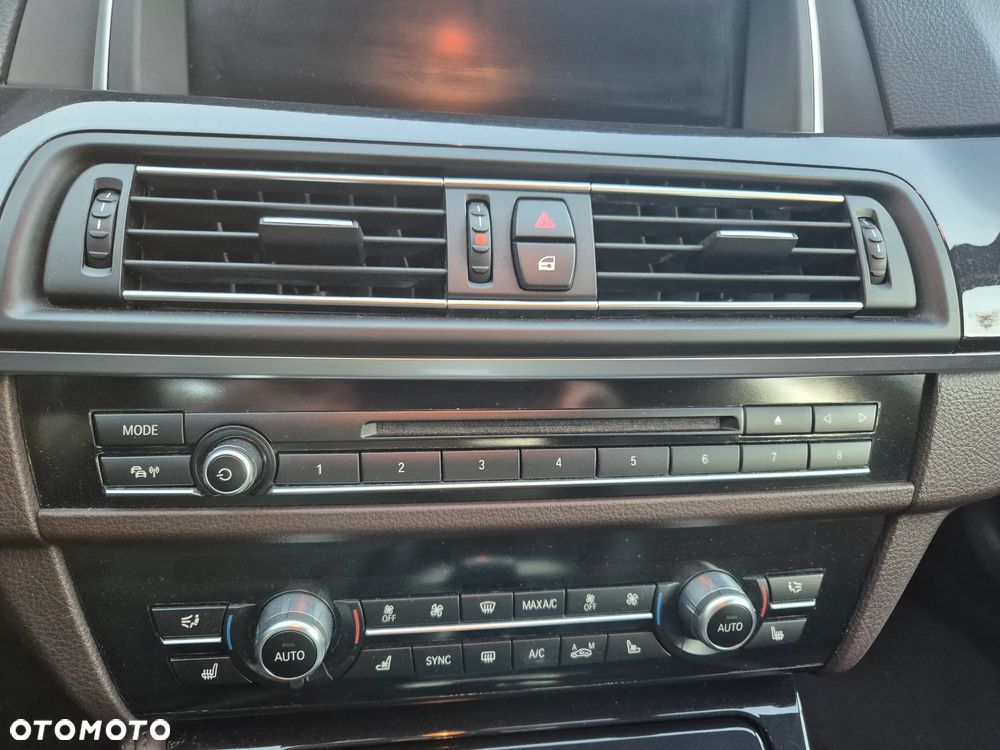 BMW Seria 5 528i xDrive - 7