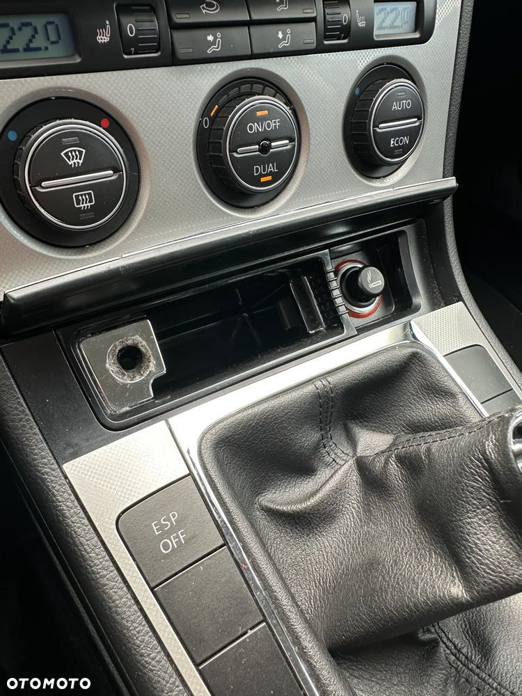Volkswagen Passat 2.0 FSI Comfortline - 15