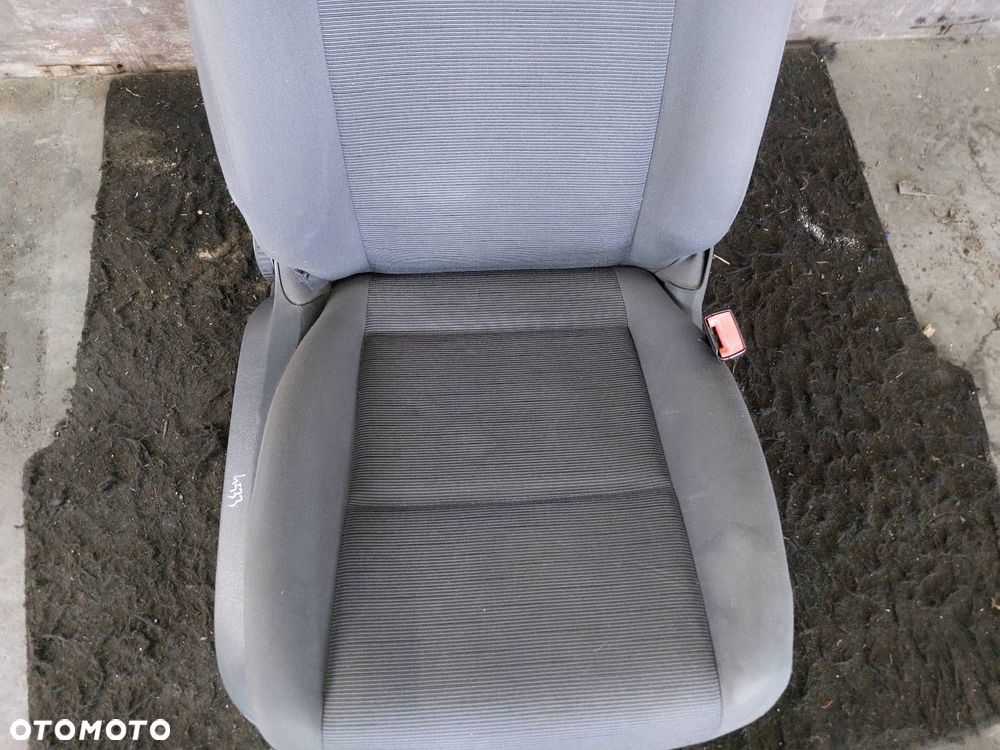 FOTEL PRAWY PRZÓD VOLKSWAGEN GOLF V HB 3D - 2