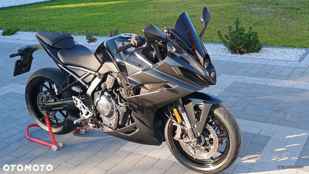 Suzuki GSX-R - 1