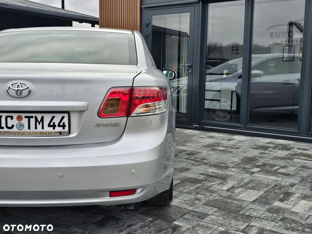 Toyota Avensis 1.8 Comfort - 31