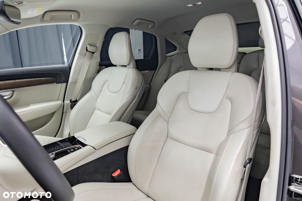 Volvo S90 T8 AWD Plug-In Hybrid Plus Bright - 32