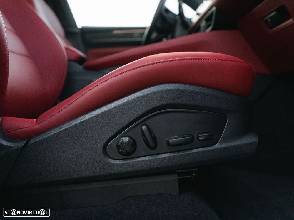 Porsche Macan Electric 4S - 23