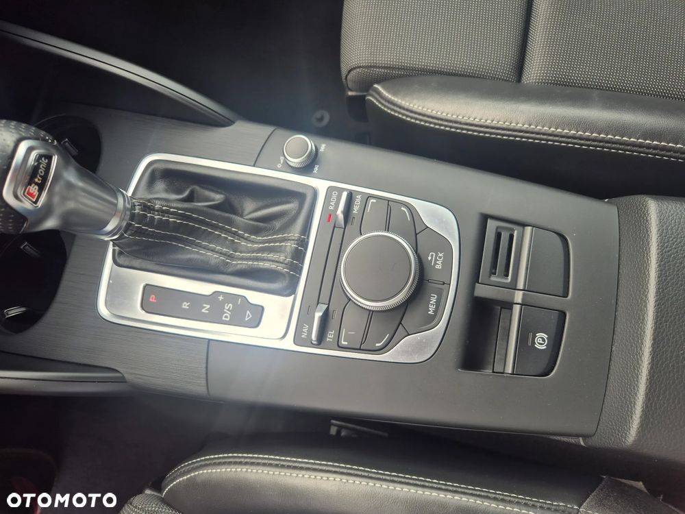 Audi A3 Sportback 2.0 TDI S tronic S line Sportpaket - 22