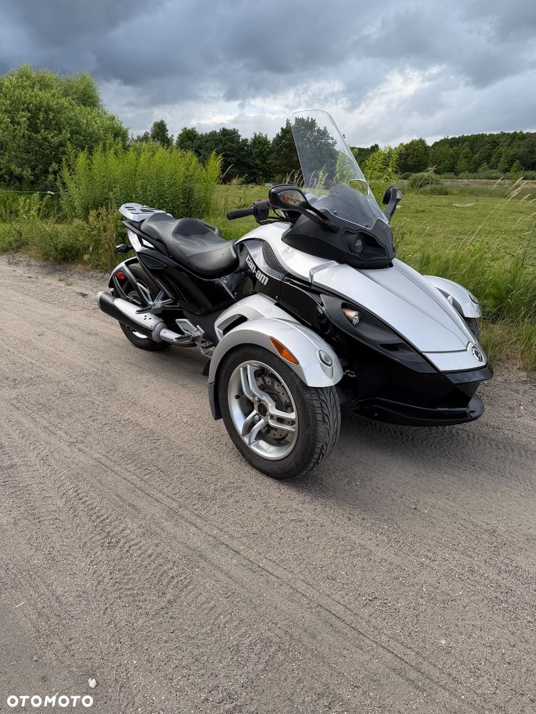 Can-Am Spyder - 14