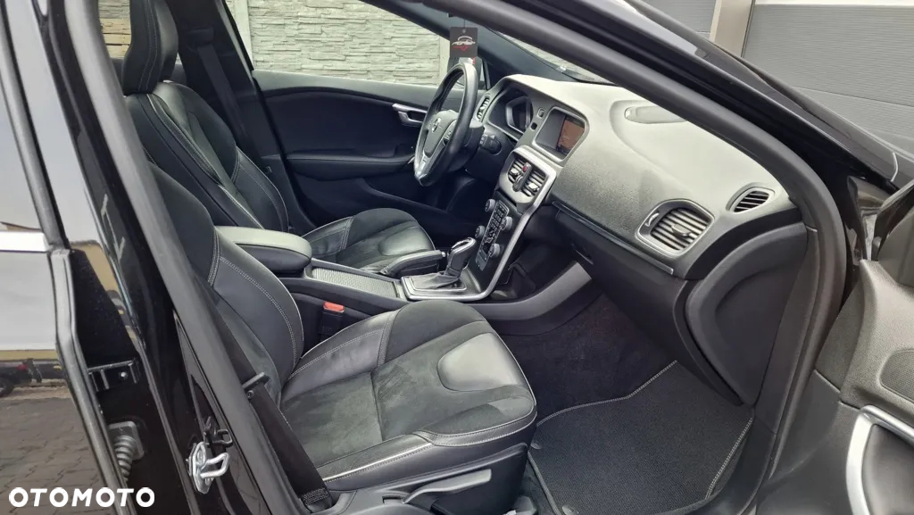 Volvo V40 T3 Geartronic RDesign - 27