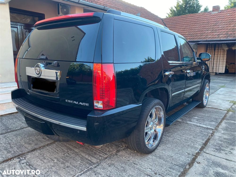 Cadillac Escalade - 3