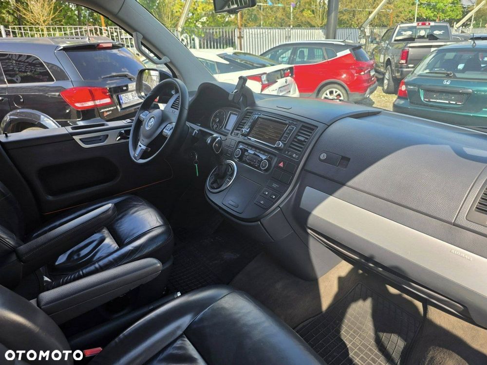 Volkswagen Multivan - 32