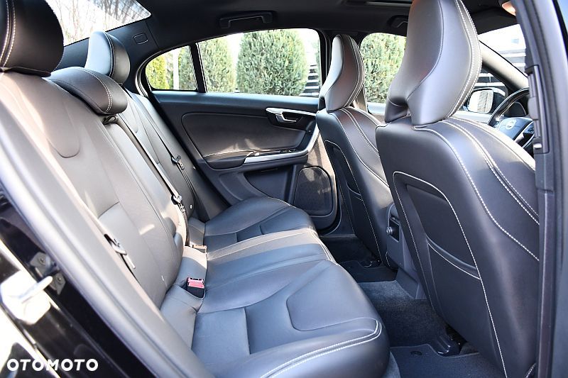 Volvo S60 D3 Geartronic Momentum - 24