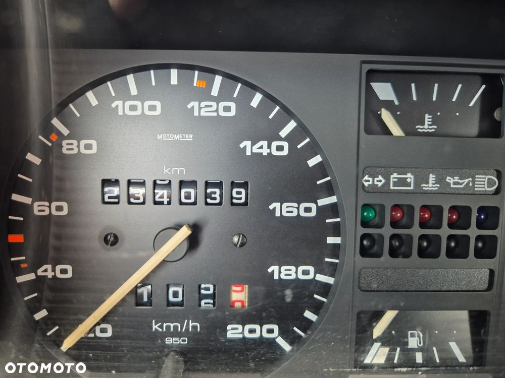 Volkswagen Golf 1.6 GL - 15