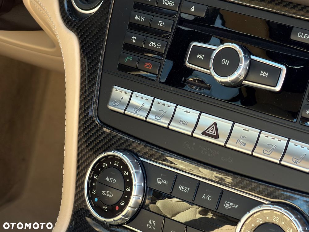 Mercedes-Benz SL 63 AMG AMG Speedshift MCT 7-Gang Sportgetriebe AMG Performance Package - 29