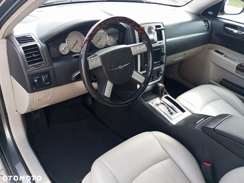 Chrysler 300C Touring 3.0 CRD DPF Automatik - 32