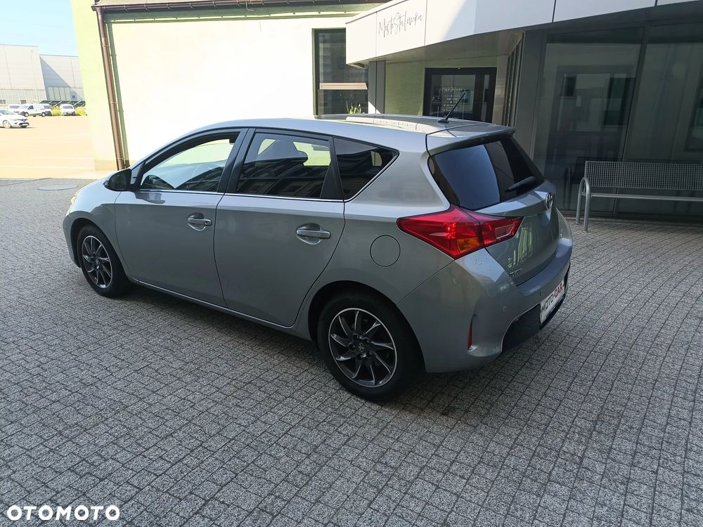 Toyota Auris 1.6 Sol - 4