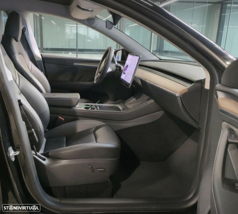 Tesla Model Y Long Range Dual Motor AWD - 11