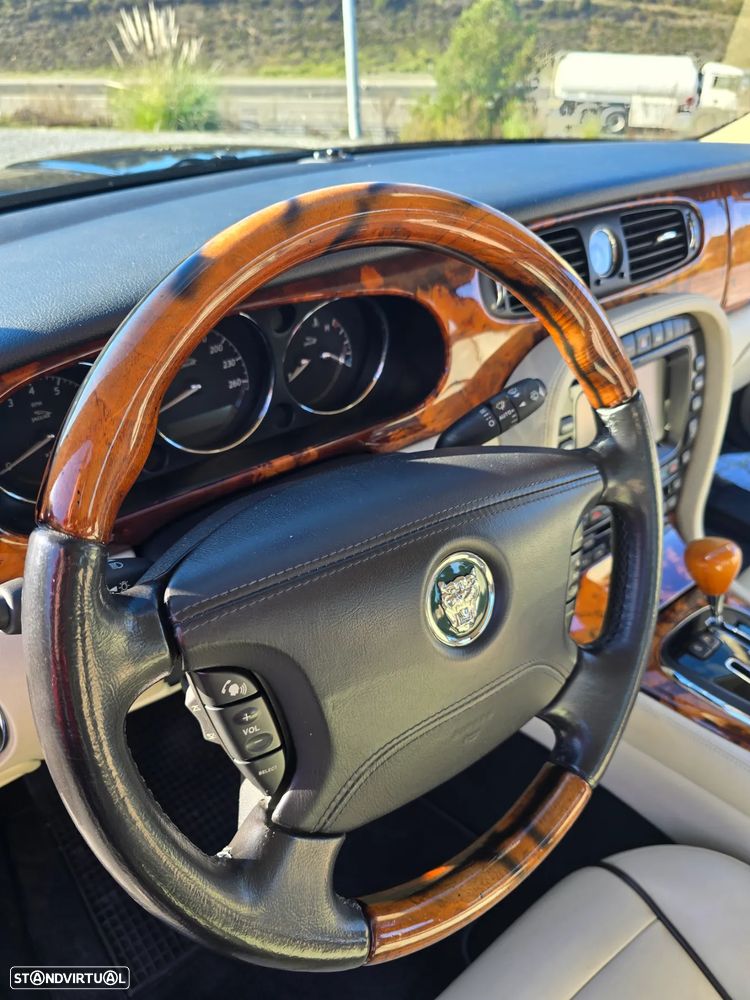 Jaguar XJ XJ6 3.0 Executive - 11