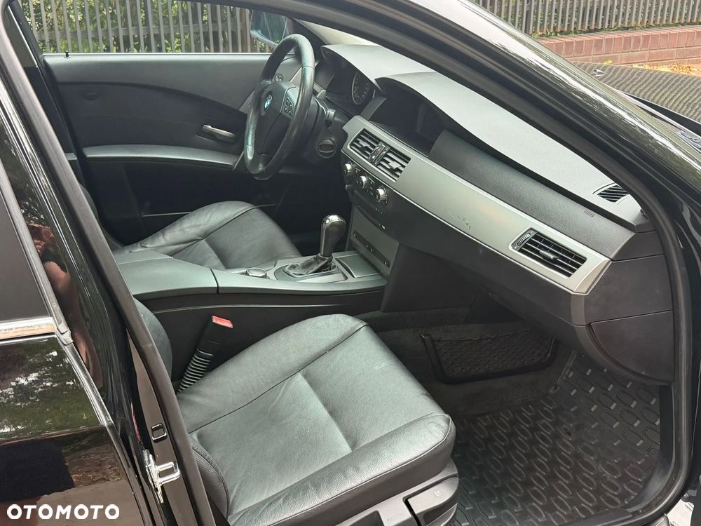 BMW Seria 5 525d - 14