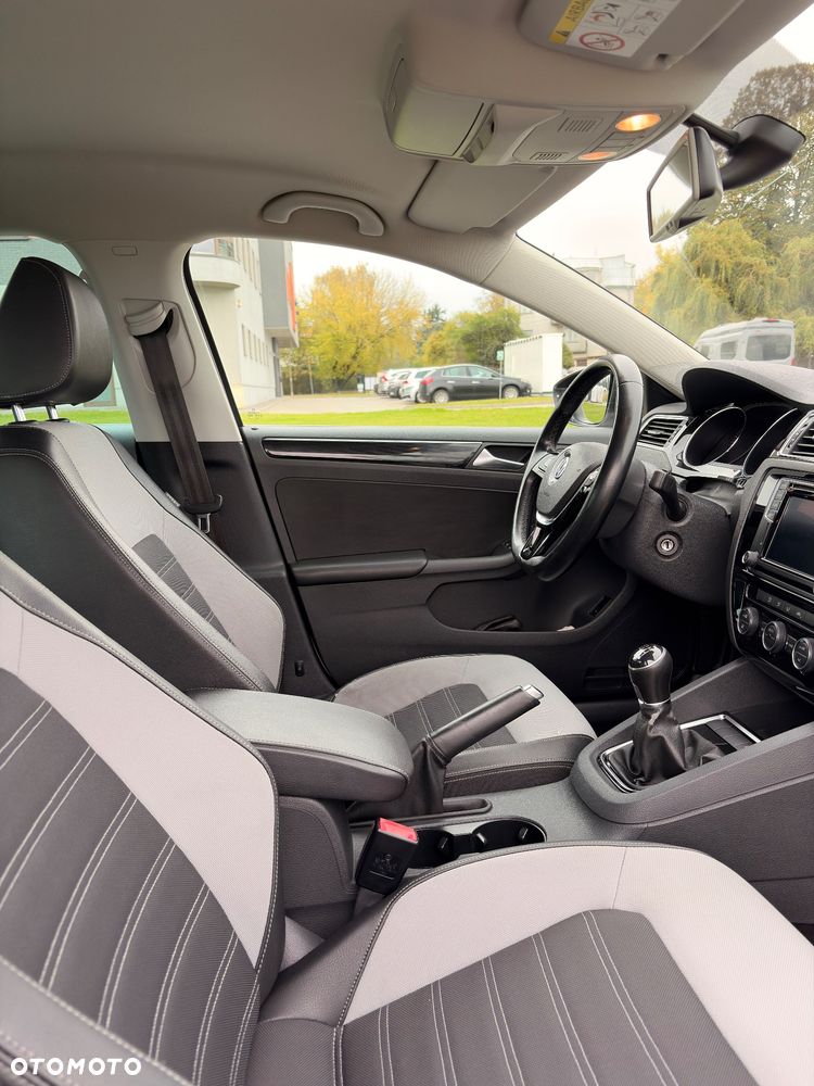 Volkswagen Jetta - 20