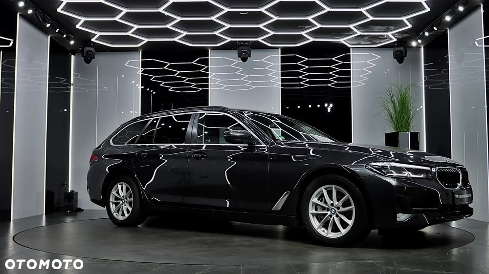 BMW Seria 5 530d Touring Luxury Line - 11
