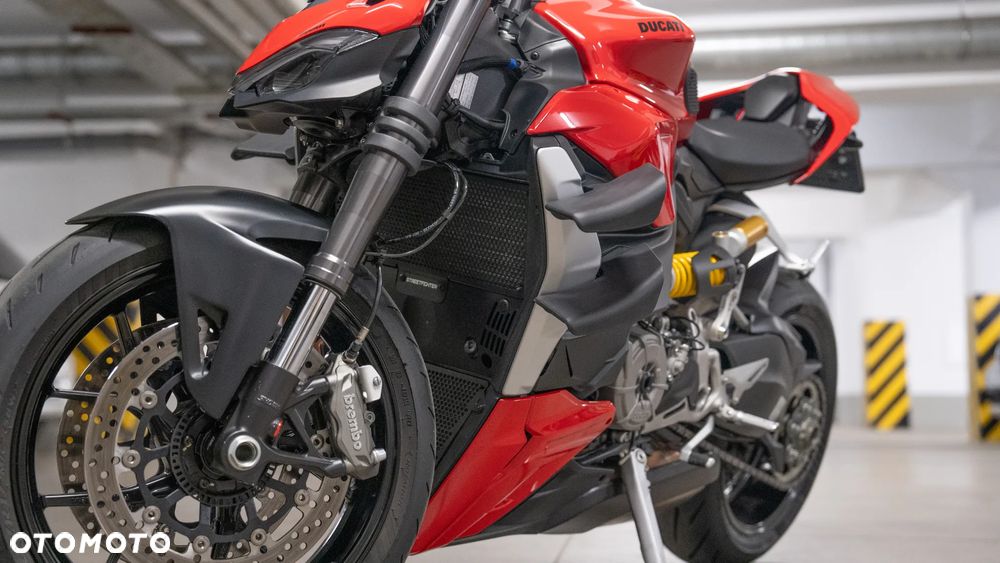 Ducati Streetfighter V2 - 3