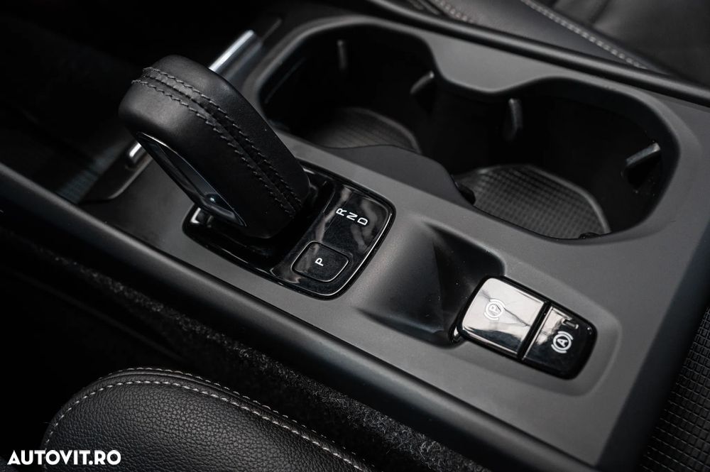 Volvo XC 40 T5 Twin Engine DKG Momentum Pro - 15