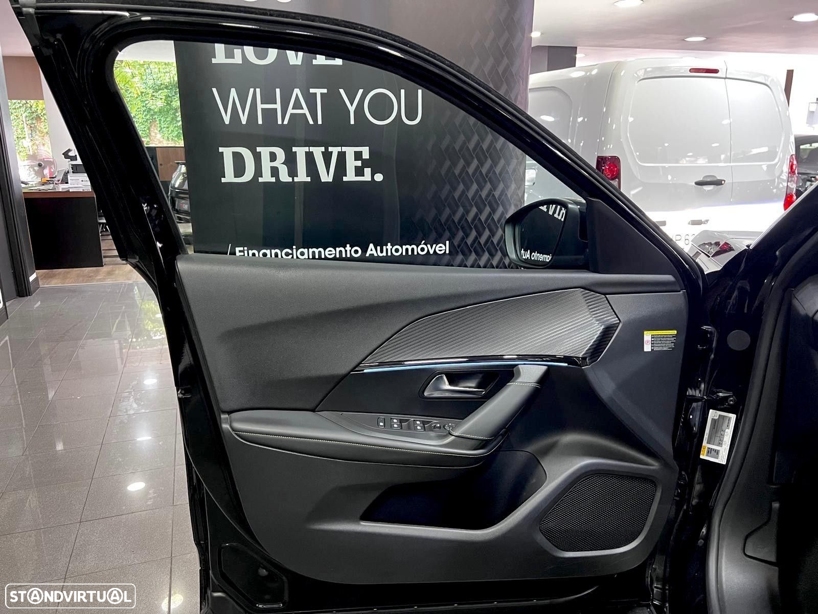 Peugeot e-2008 50 kWh GT - 21