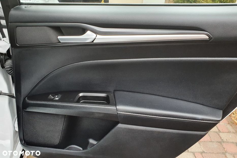 Ford Mondeo 2.0 Hybrid Titanium - 11