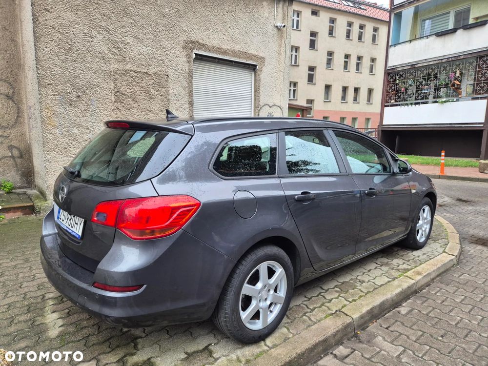 Opel Astra 2010 photo 4